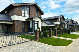 Мен онлайн порно көруге бардым және досымның үйіне келдім, анам болды. Порно әйел секс видео